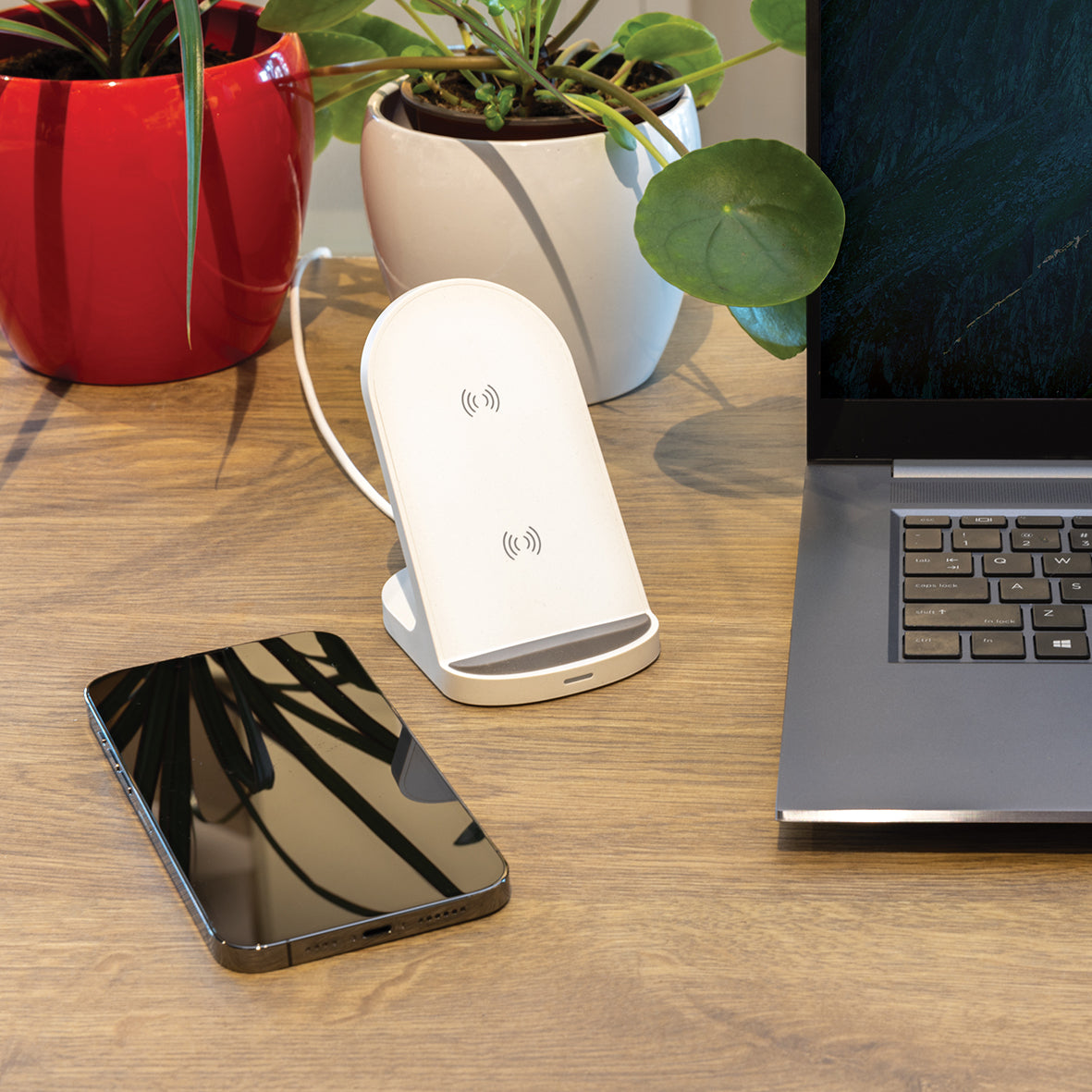 15W Wireless Ladehalter aus RCS recyceltem Kunststoff